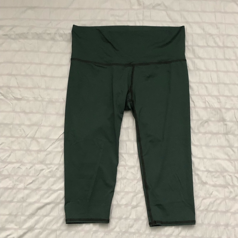 Teeki cropped women’s yoga leggings size L. Recycle material. Made in USA.